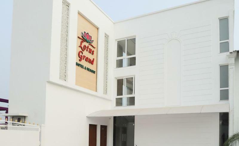 Hotel Lotus Grand Matura Exterior foto